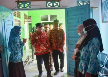 Bupati Kubu Raya, Sujiwo, meninjau Puskesmas Kecamatan Kubu, Kamis (2/10/2025).