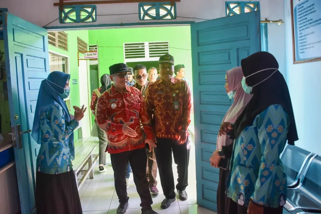 Bupati Kubu Raya, Sujiwo, meninjau Puskesmas Kecamatan Kubu, Kamis (2/10/2025).