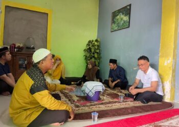 Wali Kota Pontianak Edi Rusdi Kamtono takziah ke rumah duka, almarhum Syarif Muhammad Farid Fathoni, korban laka lantas dengan tronton.
