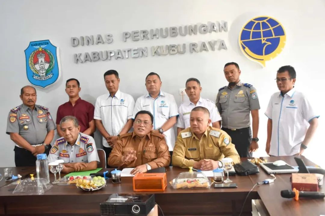 Wakil Bupati Kubu Raya Sukiryanto saat memimpin rapat dengan jajaran Dinas Perhubungan Kubu Raya, Senin (6/10/2025).