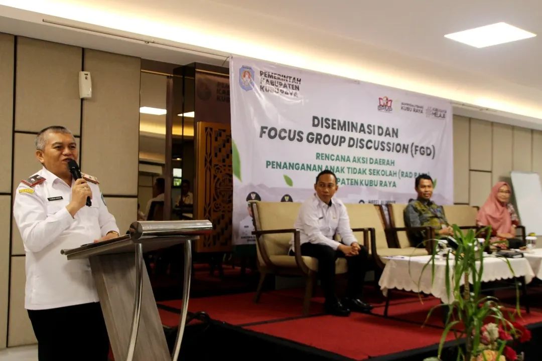Sekretaris Daerah Kabupaten Kubu Raya Yusran Anizam saat menghadiri Diseminasi dan Diskusi Rencana Aksi Daerah Penanganan Anak Tidak Sekolah (RAD PATS) di Hotel Alimoer, Sungai Raya, Rabu (8/10/2025).