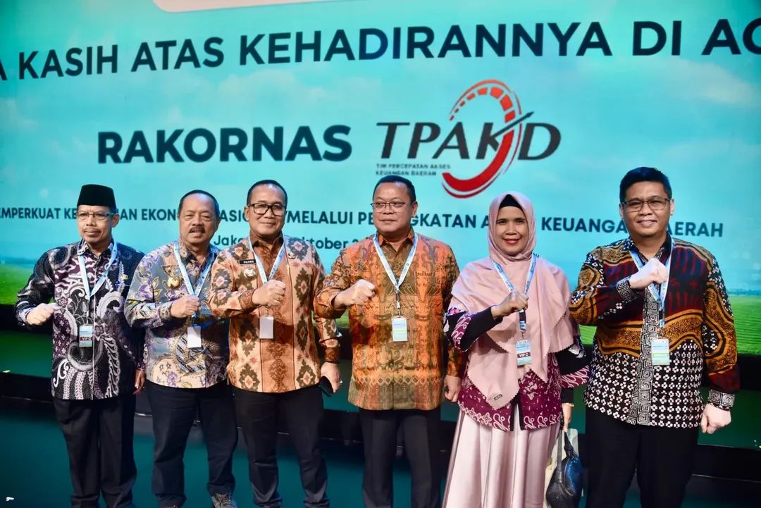 Bupati Sujiwo pada Rapat Koordinasi Nasional Tim Percepatan Akses Keuangan Daerah (Rakornas TPAKD) di Balai Kartini, Jakarta, Jumat (10/10/2025).