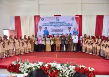 Bupati Kubu Raya Sujiwo saat menghadiri puncak peringatan Hari Kesatuan Gerak (HKG) PKK ke-53 tingkat Kecamatan Sungai Kakap, Selasa (14/10/2025).