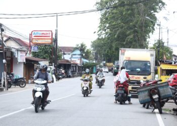 Kondisi Jalan Kom Yos Sudarso yang akan dilakukan pelebaran jalan.