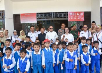 Bupati Kubu Raya Sujiwo menegaskan komitmennya untuk terus menekan angka stunting, khususnya di Kecamatan Sungai Ambawang yang selama ini menjadi salah satu wilayah dengan prevalensi stunting tertinggi di Kabupaten Kubu Raya.