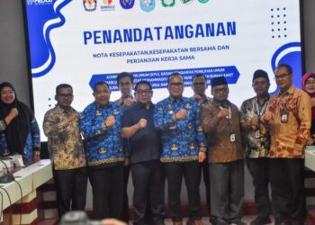 Bupati Kubu Raya Sujiwo menandatangani nota kesepakatan, kesepakatan bersama, dan perjanjian kerja sama dengan lima entitas.
