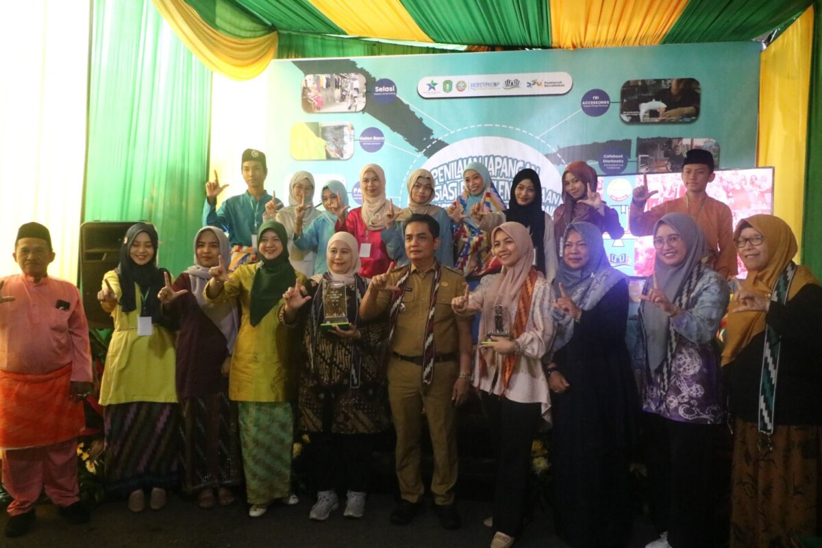 Tim Penilaian Lapangan melakukan penilaian terhadap Perpustakaan Fitrah Berkah Insani sebagai Penyelenggaraan Perpustakaan Umum Terbaik Tahun 2025.