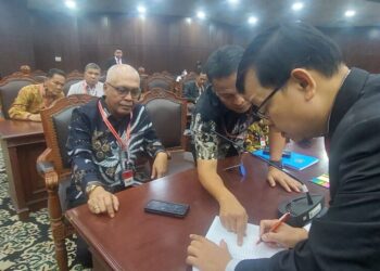Akhmad Munir, saat hadir sebagai pihak terkait dalam sidang lanjutan uji materi Pasal 8 UU Pers di Mahkamah Konstitusi (MK), Jakarta, Selasa (21/10/2025).
