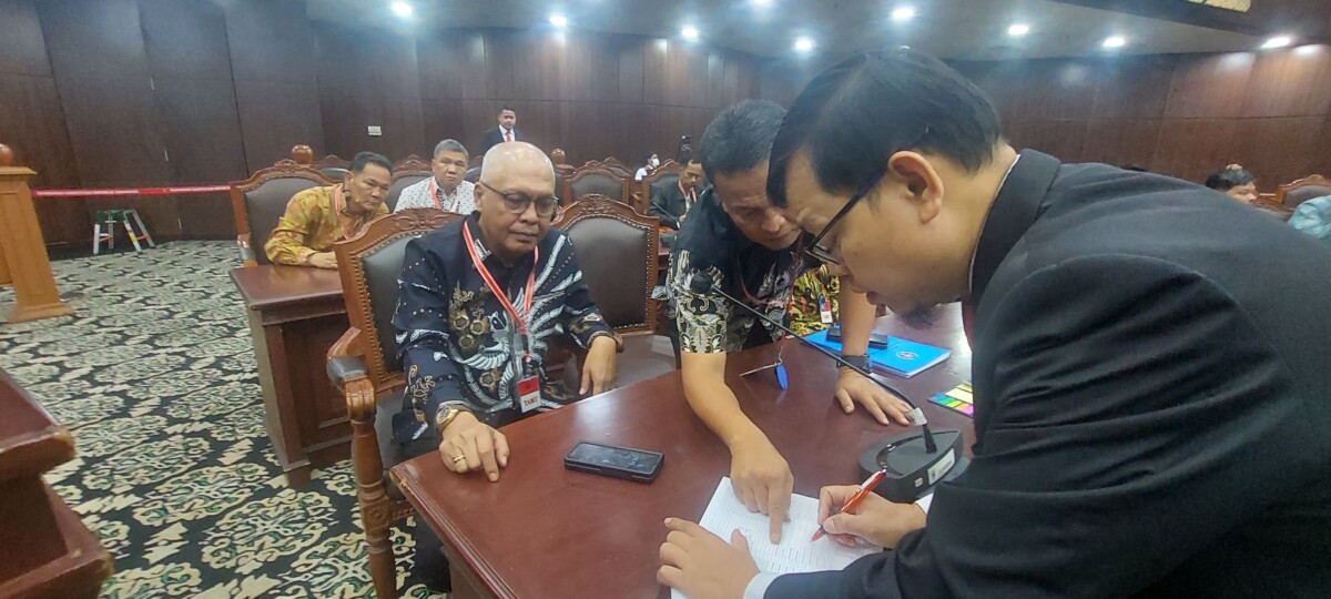 Akhmad Munir, saat hadir sebagai pihak terkait dalam sidang lanjutan uji materi Pasal 8 UU Pers di Mahkamah Konstitusi (MK), Jakarta, Selasa (21/10/2025).