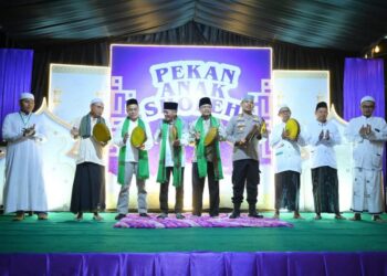 Wakil Bupati Ketapang, Jamhuri Amir bersama tokoh agama dan Forkopimcam membuka secara resmi Pekan Anak Sholeh, Selasa (14/10/2025).(Foto: Prokopim Pemkab Ketapang).