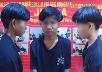 Tersangka SO pencuri sebuah rumah di Jalan Budi Utomo, Desa Sungai Rengas, Kecamatan Sungai Kakap, Kabupaten Kubu Raya, Minggu (19/10/2025) malam.