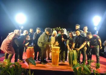 Bupati Kubu Raya Sujiwo meresmikan Dermaraja, singkatan dari Dermaga Rasau Jaya pada Sabtu (25/10/2025)