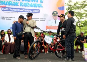 Bupati Kubu Raya Sujiwo hadir Peringatan Hari Santri Nasional di Kantor PCNU, Minggu (26/10/2025).