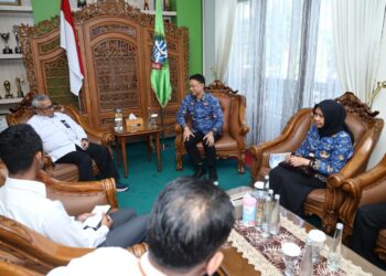 Pertemuan jajaran BPKP Provinsi Kalbar dengan Wali Kota Pontianak Edi Rusdi Kamtono terkait Rencana Aksi Kolaboratif Peningkatan Indeks Efektivitas Pengendalian Korupsi (IEPK) 2025.