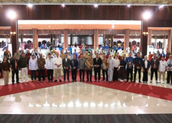 Gubernur Kalimantan Barat, Ria Norsan, menghadiri sekaligus membuka secara resmi kegiatan Borneo Intra-Regional Dialogue (BIRD) 2025 yang digelar di Aula Pendopo Gubernur Kalimantan Barat, Kamis (30/10/2025).