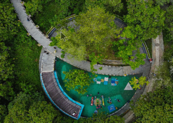 Taman-taman di Kota Pontianak menjadi bagian dari komitmen Pemerintah Kota Pontianak dalam menciptakan Ruang Terbuka Hijau.