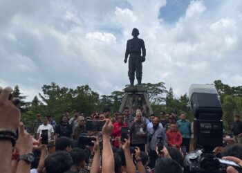 Ratusan Sopir Truk Demo Kelangkaan Solar, Wagub Kalbar Minta Pertamina Cabut Izin SPBU Nakal