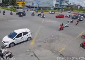 Kondisi lalu lintas yang bisa dipantau melalui CCTV secara realtime di link Youtube Dishub Kota Pontianak.