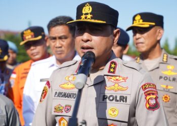 Kapolda Kalbar, Irjen Pol Pipit Rismanto, memimpin Apel Kesiapsiagaan Tanggap Darurat Bencana 2025 yang digelar pada Rabu (5/11/2025) pagi.