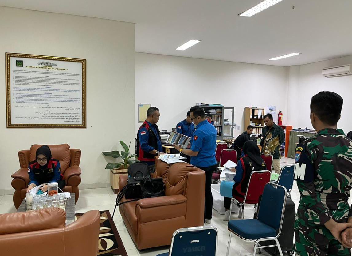 Tim penyidik Pidsus Kejati Kalbar Geledah di sejumlah lokasi di Kota Pontianak dan sekitarnya, Kamis (6/11/2025). 