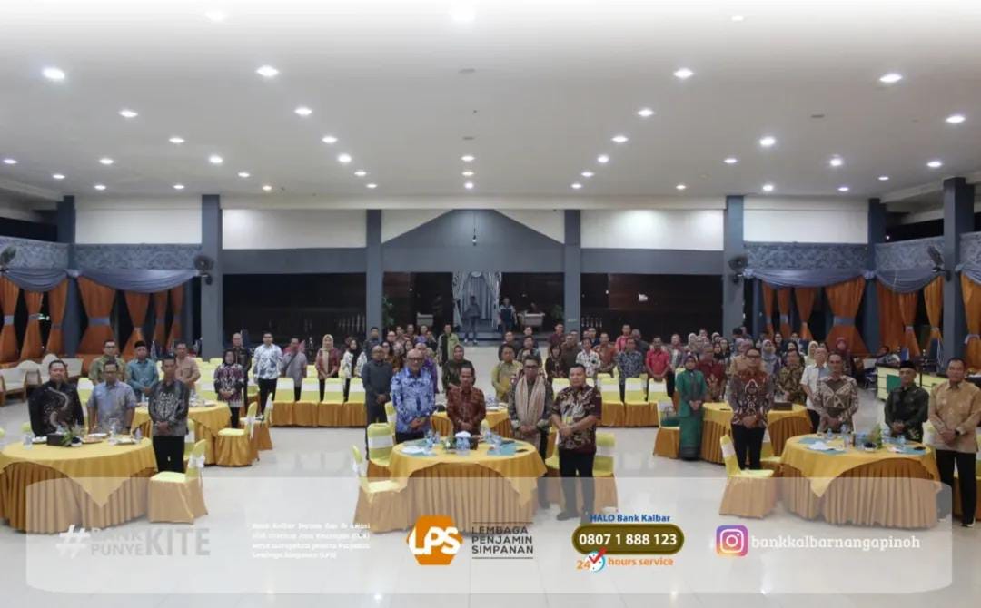 Pimpinan Bank Kalbar Cabang Sintang, Rakhmat Tri Saputra bersama jajaran menghadiri acara Kenal Sambut Kepala Kejaksaan Negeri Kabupaten Sintang yang baru, Taufik Effendi, di Pendopo Rumah Jabatan Bupati Sintang, Kamis (6/11/2025).