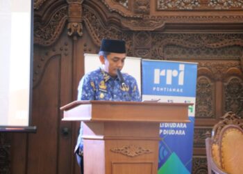 Wakil Wali Kota Pontianak Bahasan saat menyampaikan materi dalam Program Kita Indonesia dengan tema 'Anak Indonesia Barkarakter' yang digelar RRI Pontianak.
