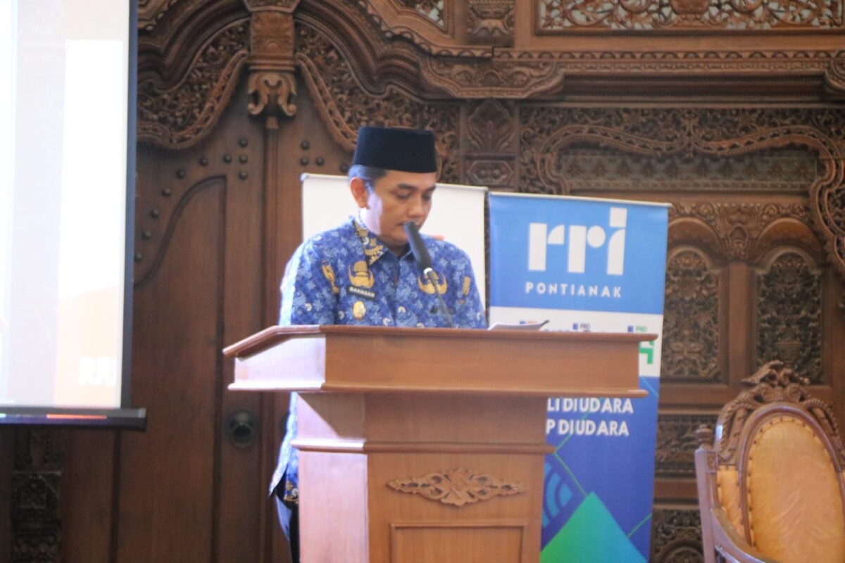 Wakil Wali Kota Pontianak Bahasan saat menyampaikan materi dalam Program Kita Indonesia dengan tema 'Anak Indonesia Barkarakter' yang digelar RRI Pontianak.