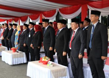 Direktur Utama Bank Kalbar, Rokidi, bersama jajaran Forum Koordinasi Pimpinan Daerah (Forkopimda) saat mengikuti apel peringatan Hari Pahlawan yang berlangsung di Halaman Kantor Gubernur Kalbar, Senin (10/11/2025).