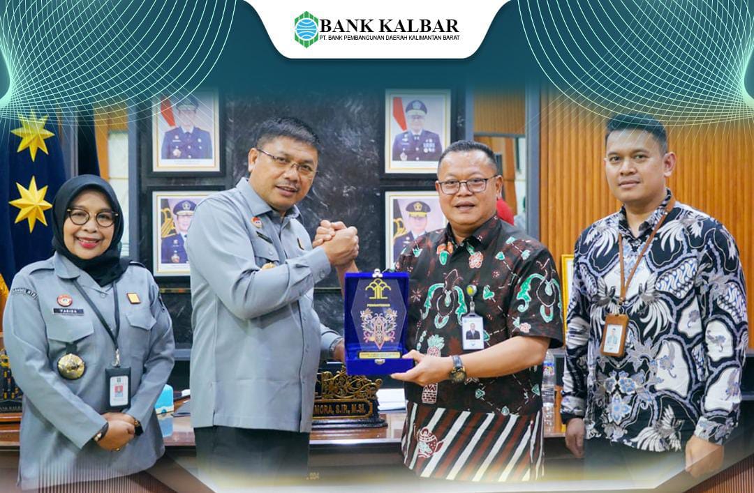 Direktur Utama Bank Kalbar, Rokidi, melakukan kunjungan silaturahmi dan disambut hangat oleh Kepala Kanwil Kemenkum Kalbar, Jonny Pesta Simamora, beserta jajaran di Kantor Wilayah Kementerian Hukum Kalimantan Barat, Selasa, 11 November 2025.