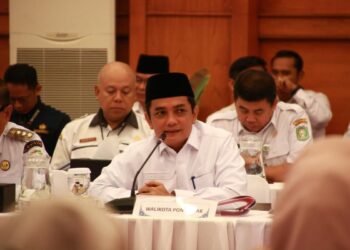 Wakil Wali Kota Pontianak Bahasan menyampaikan kondisi harga dan ketersediaan bahan pokok menjelang Natal dan Tahun Baru pada High Level Meeting di Kantor Perwakilan Bank Indonesia Provinsi Kalbar.
