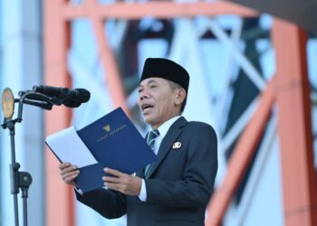 Wakil Bupati Ketapang, Jamhuri Amir saat membacakan sambutan Mentri Sosial, Senin (10/11/2025).(Foto: Prokopim Pemkab Ketapang).