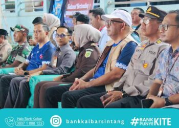 Pimpinan Bank Kalbar Cabang Sintang, Rakhmat Tri Saputra, saat menghadiri pembukaan Kejuaraan Anggar Sintang Open Pra Porprov 2025 yang digelar di GOR (Indoor) Apang Semangai, Kabupaten Sintang, (11/11/2025).