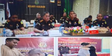 Penghentian penuntutan digelar secara virtual pada Senin (17/11/2025), dipimpin langsung Kepala Kejaksaan Tinggi Kalbar, Dr. Emilwan Ridwan, SH., MH, bersama jajarannya di bidang pidana umum.