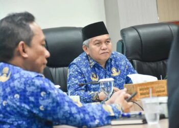Yusran Anizam, saat mengikuti rapat pengendalian inflasi daerah, penyelenggaraan MBG, dan program tiga juta rumah yang digelar secara daring dari Ruang Pamong Praja II, Kantor Bupati Kubu Raya, Senin (17/11/2025).