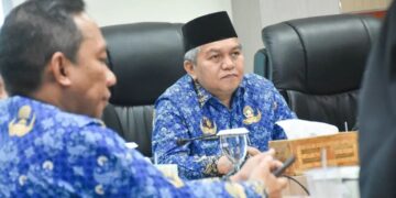 Yusran Anizam, saat mengikuti rapat pengendalian inflasi daerah, penyelenggaraan MBG, dan program tiga juta rumah yang digelar secara daring dari Ruang Pamong Praja II, Kantor Bupati Kubu Raya, Senin (17/11/2025).