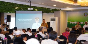 Wali Kota Pontianak Edi Rusdi Kamtono membuka kegiatan pembinaan dan peningkatan kompetensi nazir se-Kota Pontianak.