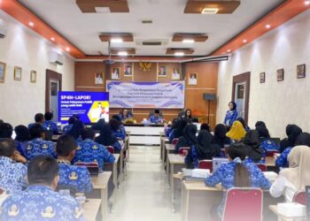 Pelaksanaan Coaching Clinic pengelolaan pengaduan unit pelayanan publik. Foto: Prokopim.