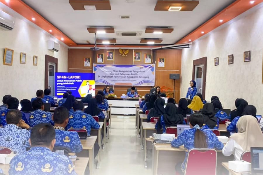 Pelaksanaan Coaching Clinic pengelolaan pengaduan unit pelayanan publik. Foto: Prokopim.