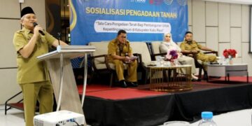 Yusran Anizam saat membuka sosialisasi Tata Cara Pengadaan Tanah bagi Pembangunan untuk Kepentingan Umum pada Selasa (18/11/2025) di Hotel Alimoer, Sungai Raya.