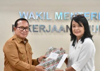 Sujiwo diterima langsung oleh Wakil Menteri Pekerjaan Umum, Diana Kusumastuti Selasa (18/11/2025)