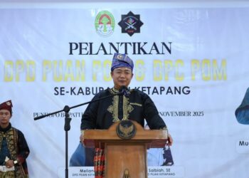Sambutan Bupati Ketapang, Alexander Wilyo saat pelantikan DPD PUAN POM dan DPC POM, Sabtu (15/11/2025). Foto: Prokopim Pemkab Ketapang.