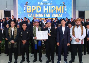 Pengurus BPD HIPMI Kalimantan Barat periode 2025–2028 resmi dilantik dalam acara yang berlangsung di Aula Makodam XII Tanjungpura, Minggu (23/11/2025).