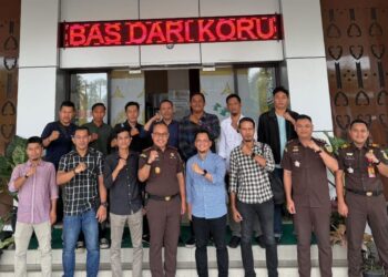 Pengurus AJK poto bersama Kajari Ketapang usai audiensi. Foto: AJK.