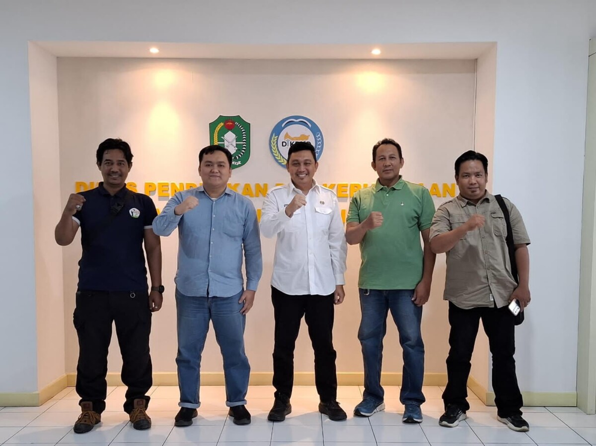 Pengurus Journalist Collaboration Forum bersama Plt Kepala Dinas Pendidikan dan Kebudayaan Provinsi Kalimantan Barat usai membahas CSR Connect Kalbar 2025. Foto: Dok JCF