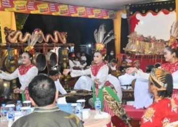 Peringatan Hari Wayang 2025 yang digelar Paguyuban Jawa Kalimantan Barat (PJKB) bekerja sama dengan Pemerintah Kabupaten Kubu Raya dan Lanud Supadio. Acara ini dilaksanakan di Tugu Dirgantara Supadio pada 15 November 2025.