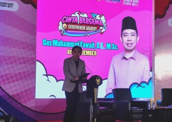 Bupati Jember Muhammad Fawait atau Gus Fawait membuka talkshow Beasiswa Cinta Bergema (foto: jurnalis.co.id/Sigit)