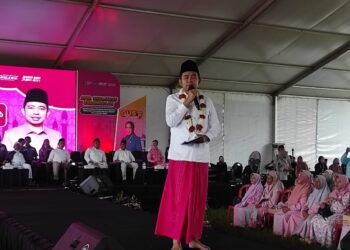 Bupati Jember Muhammad Fawait atau Gus Fawait saat Apel Kebangsaan di Lapangan Desa Semboro dalam program Gus'e Menyapa di Kecamatan Semboro (foto: Jurnalis.co.id/Sigit)