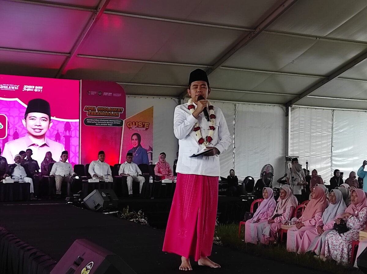 Bupati Jember Muhammad Fawait atau Gus Fawait saat Apel Kebangsaan di Lapangan Desa Semboro dalam program Gus'e Menyapa di Kecamatan Semboro (foto: Jurnalis.co.id/Sigit)