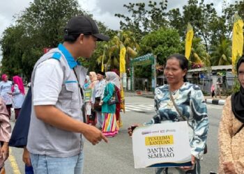 Semangat Sumpah Pemuda, PLN UP2B Kalbar Salurkan Bantuan Sembako di Harjad Pontianak ke-254