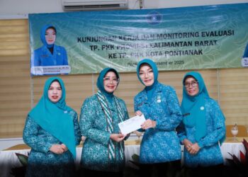 Ketua TP PKK Kota Pontianak Yanieta Arbiastutie Kamtono menerima kunjungan kerja Ketua TP PKK Provinsi Kalbar Erlina Ria Norsan dalam rangka monitoriing dan evaluasi percepatan sinkronisasi program kerja PKK.